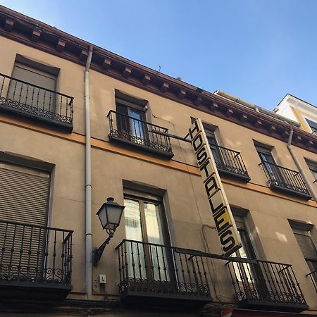 Hostal Los Perales Madrid Bagian luar foto Headquarters of the party in Madrid