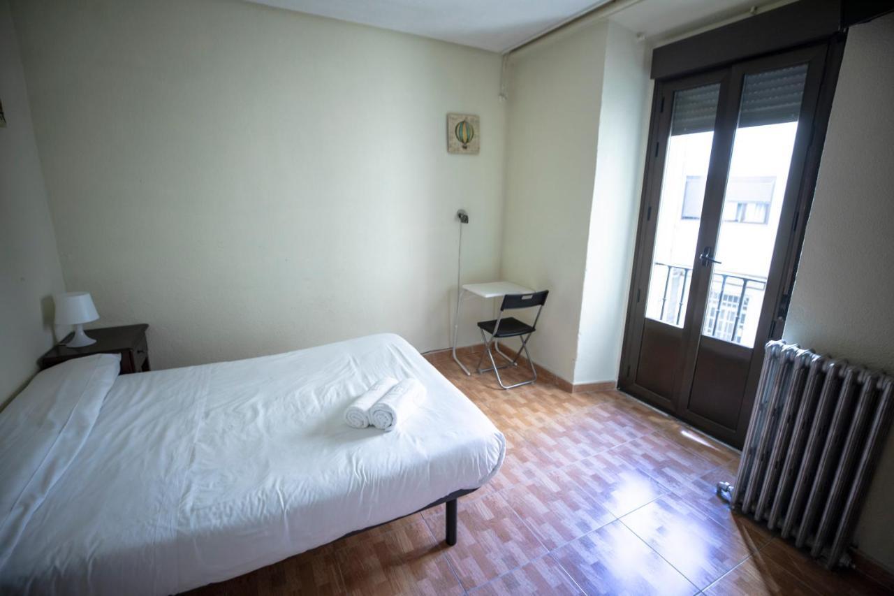 Hostal Los Perales Madrid Bagian luar foto
