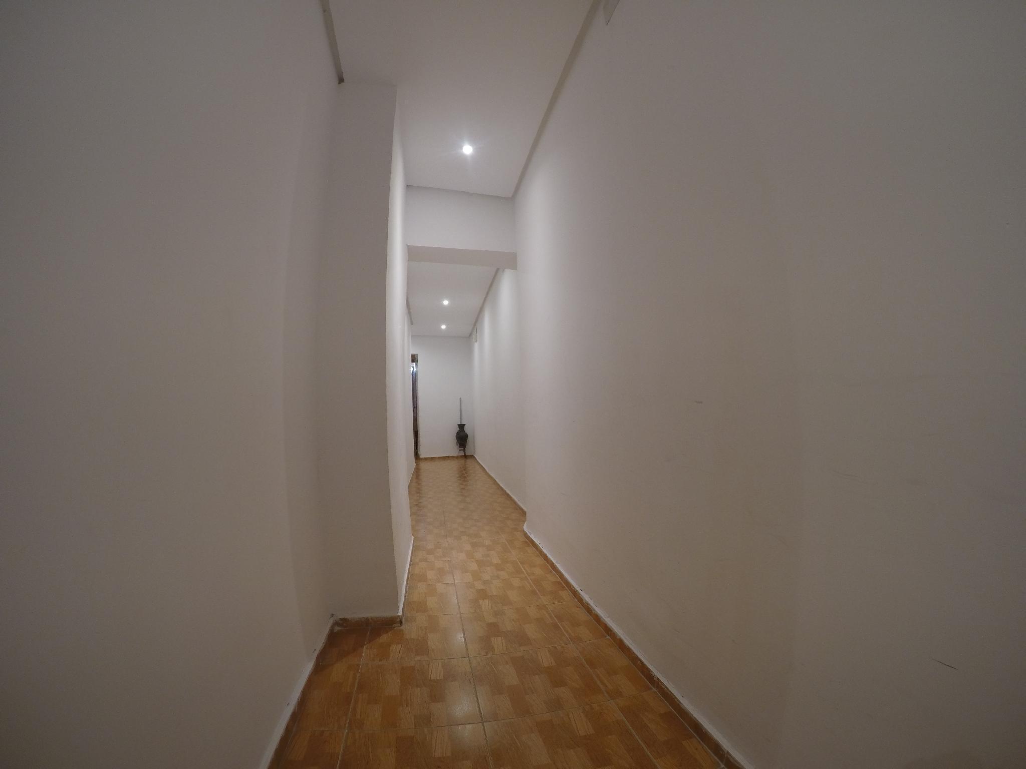 Hostal Los Perales Madrid Bagian luar foto A corridor